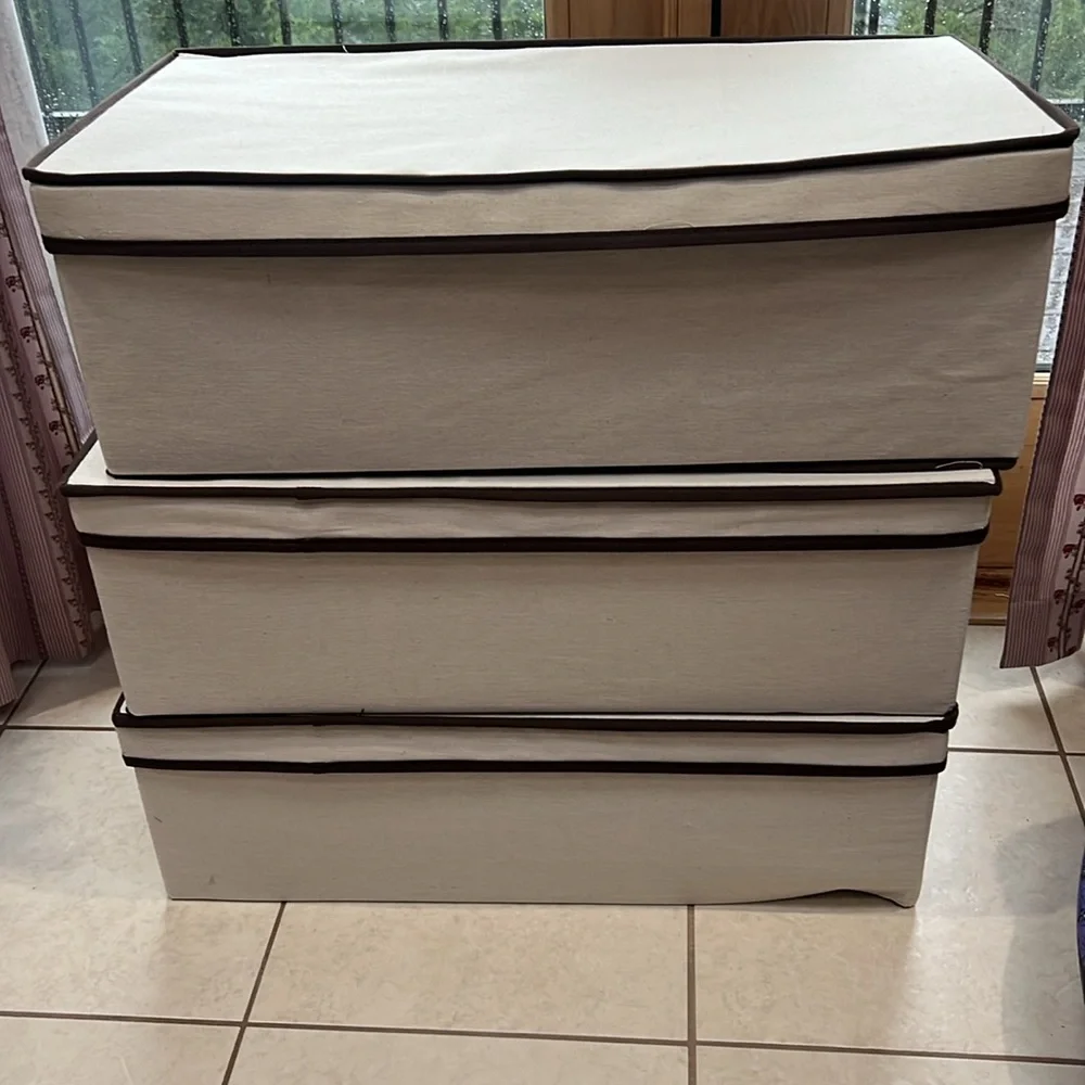 EUC storage box with clear opening
